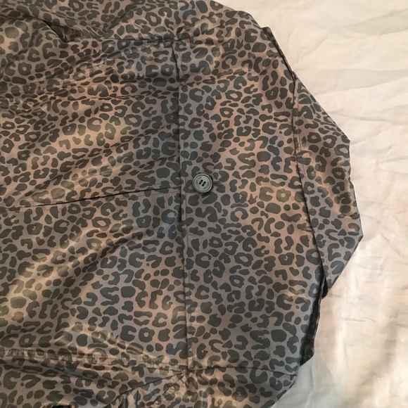 DKNY Women’s Trench Coat ~ Animal print ~ NWOT - Picture 3 of 16